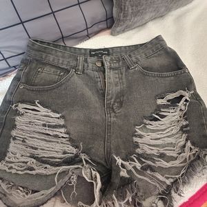 Prettylittlethings tattered short